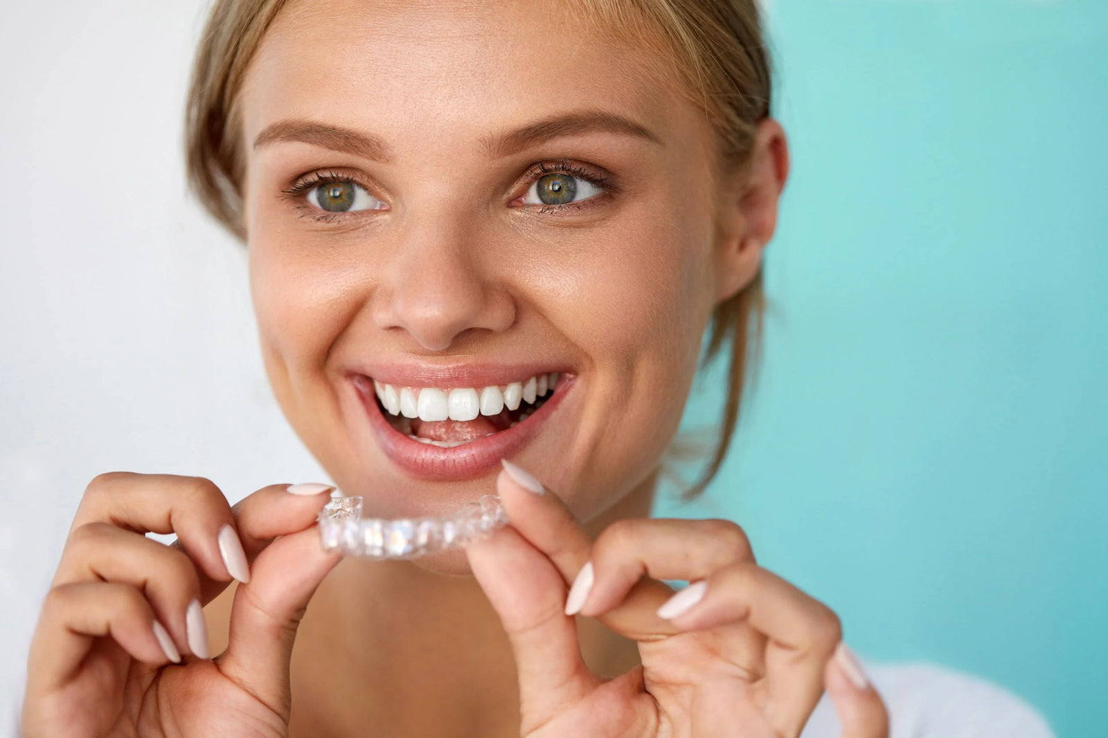 Invisible Orthodontic Aligners for Adults and Teens